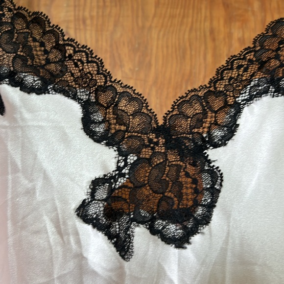 VICTORIA'S SECRET VINTAGE RARE Pink Satin Lace Chemise Slip lingerie Size Large - Picture 4 of 9